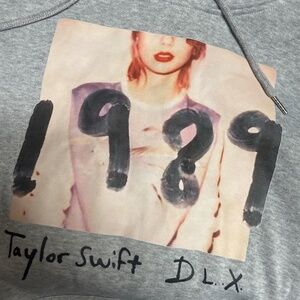 Taylor, Swift, 1989 deluxe hoodie & extra surprise Taylor goodies